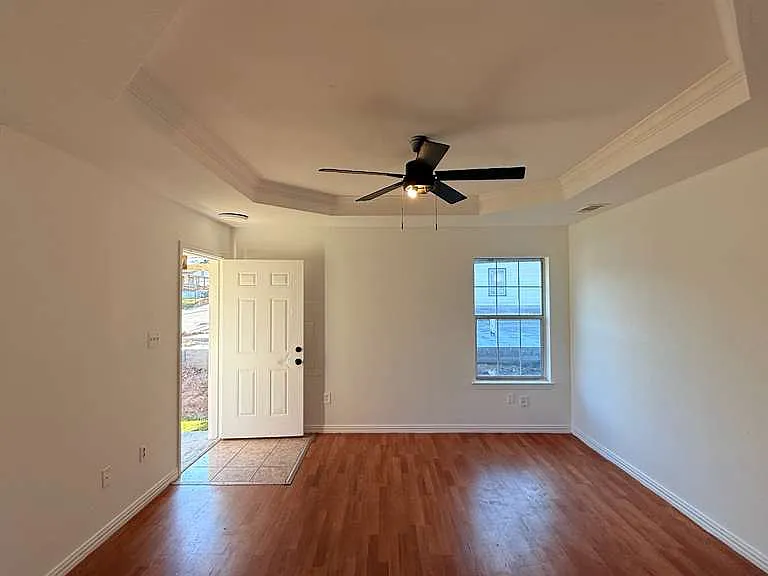 1511 Doyle Ave — Photo 2
