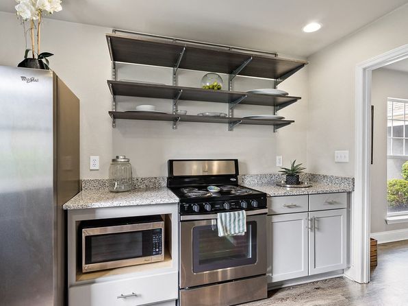 29 Edgewater Cir #11GE