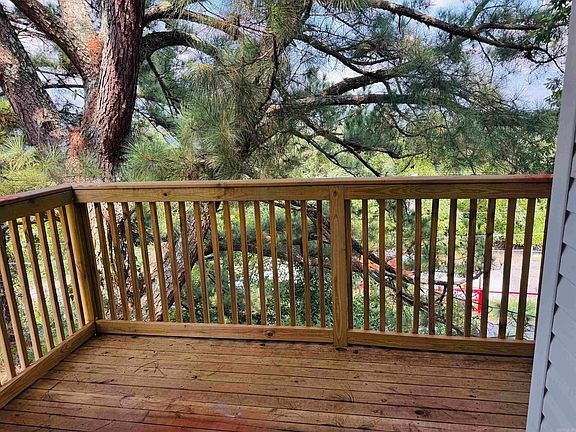 5th image of 1105 N Oaks Ln