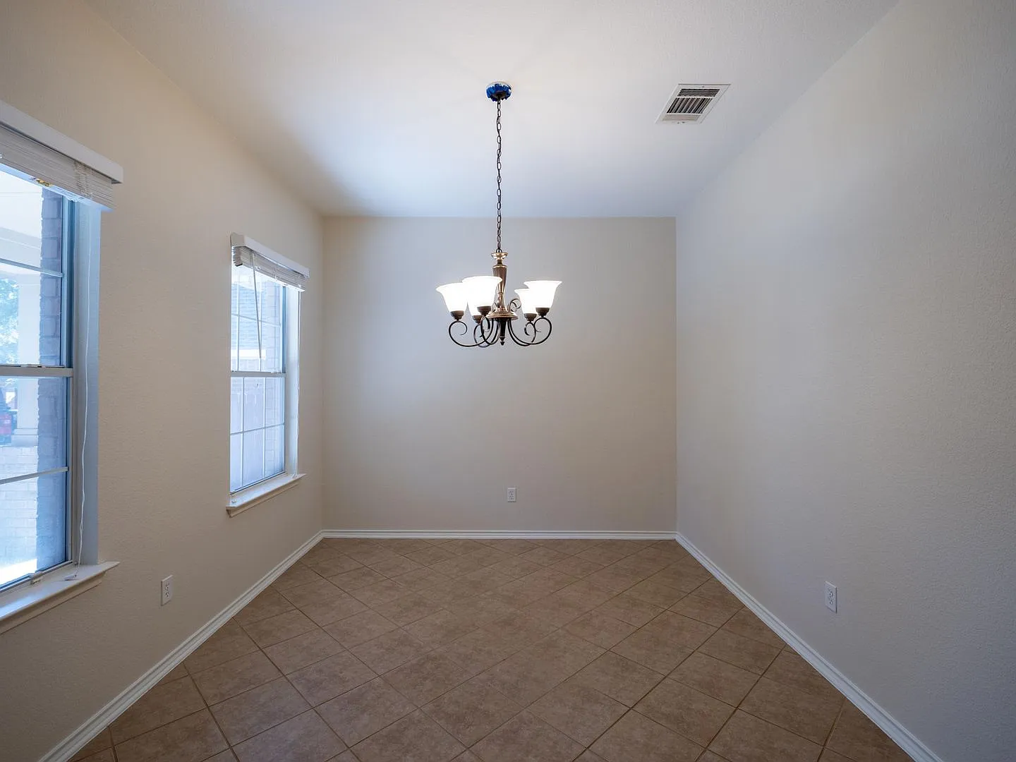 Welcome to your new home at our charming property — Photo 3