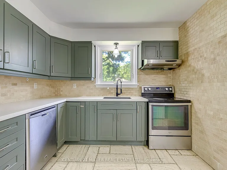 2048 Edinburgh Dr — Photo 14