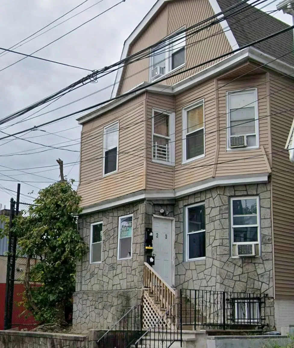 3 bed, $2,300 — Photo 1