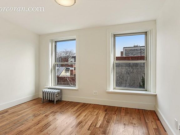 4th image of 301 Columbia St APT 1
