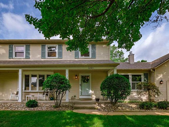 2nd image of 51921 Gentian Ln