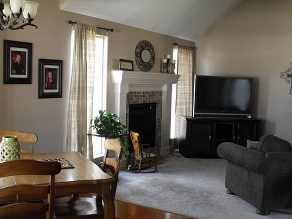 Living Room, Gas Fireplac