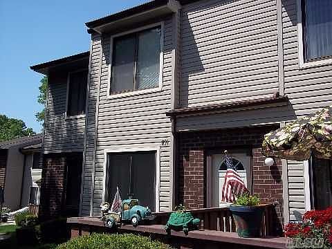 1st image of 831 Woodland Ct