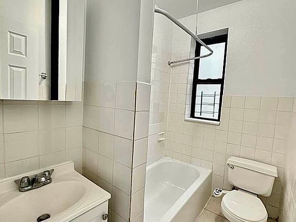 2nd image of 173 E 101st St #D