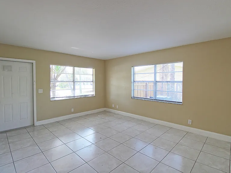 1045 Miami Blvd #A — Photo 14