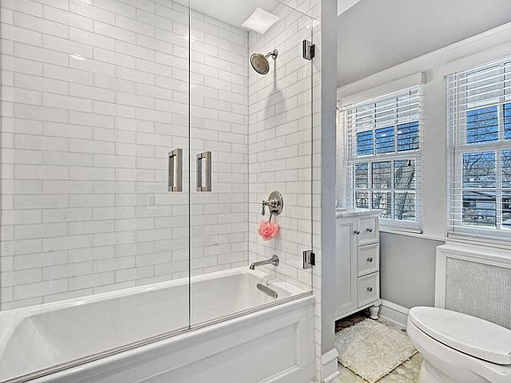 3rd image of 486 Oakdale Ave