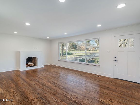 4th image of 7112 Hampshire Dr