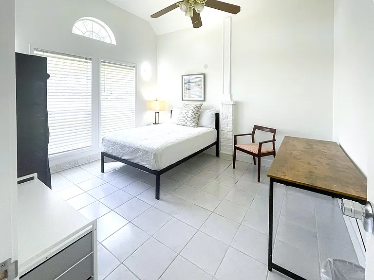 Tophill Dr — Photo 1