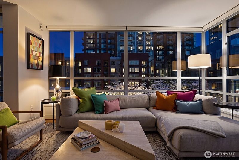 4th image of 2929 1st Avenue #519