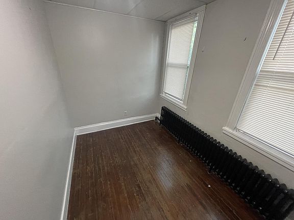 3rd image of 530 Hudson Ave #2