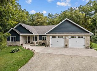 N4982 Sugar Loaf Rd, Green Lake, WI 54941