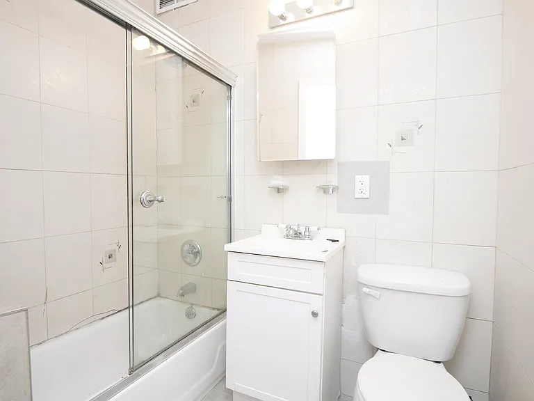 1562 3rd Ave #3 — Photo 5