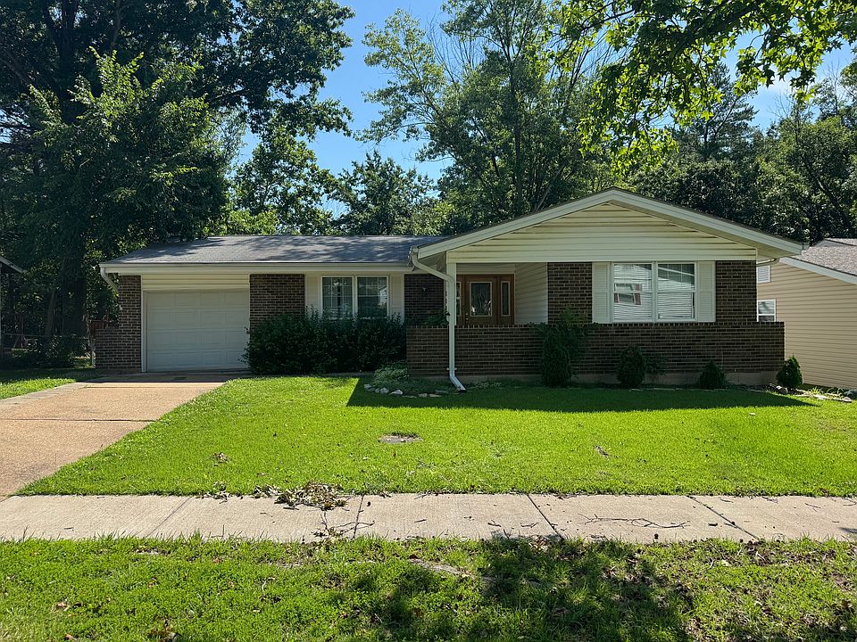1st image of 559 Golfwood Dr
