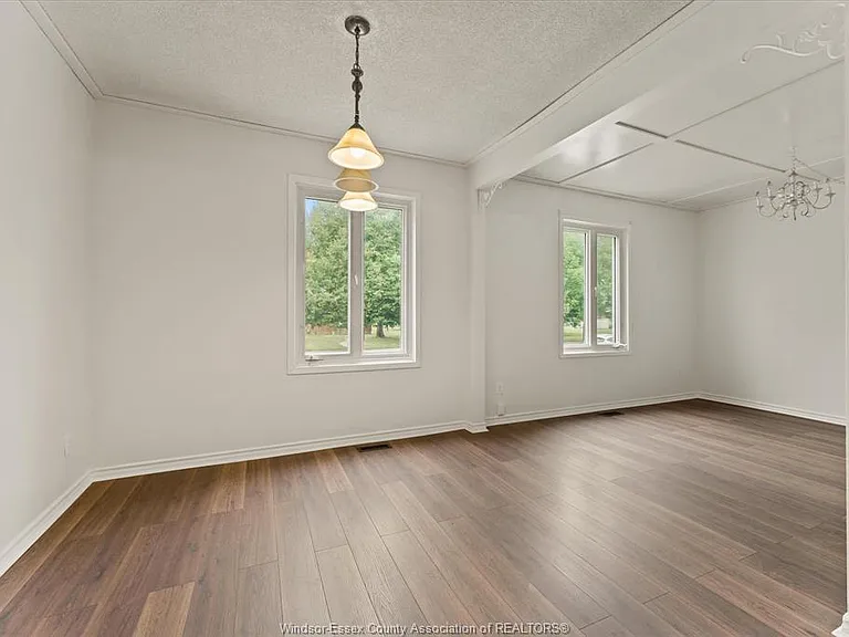 1533 Alexis Rd — Photo 10