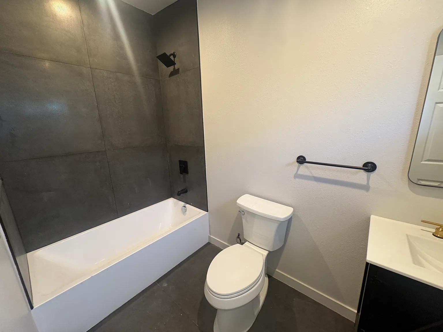 1 bed, 394 sqft, $1,950 — Photo 3