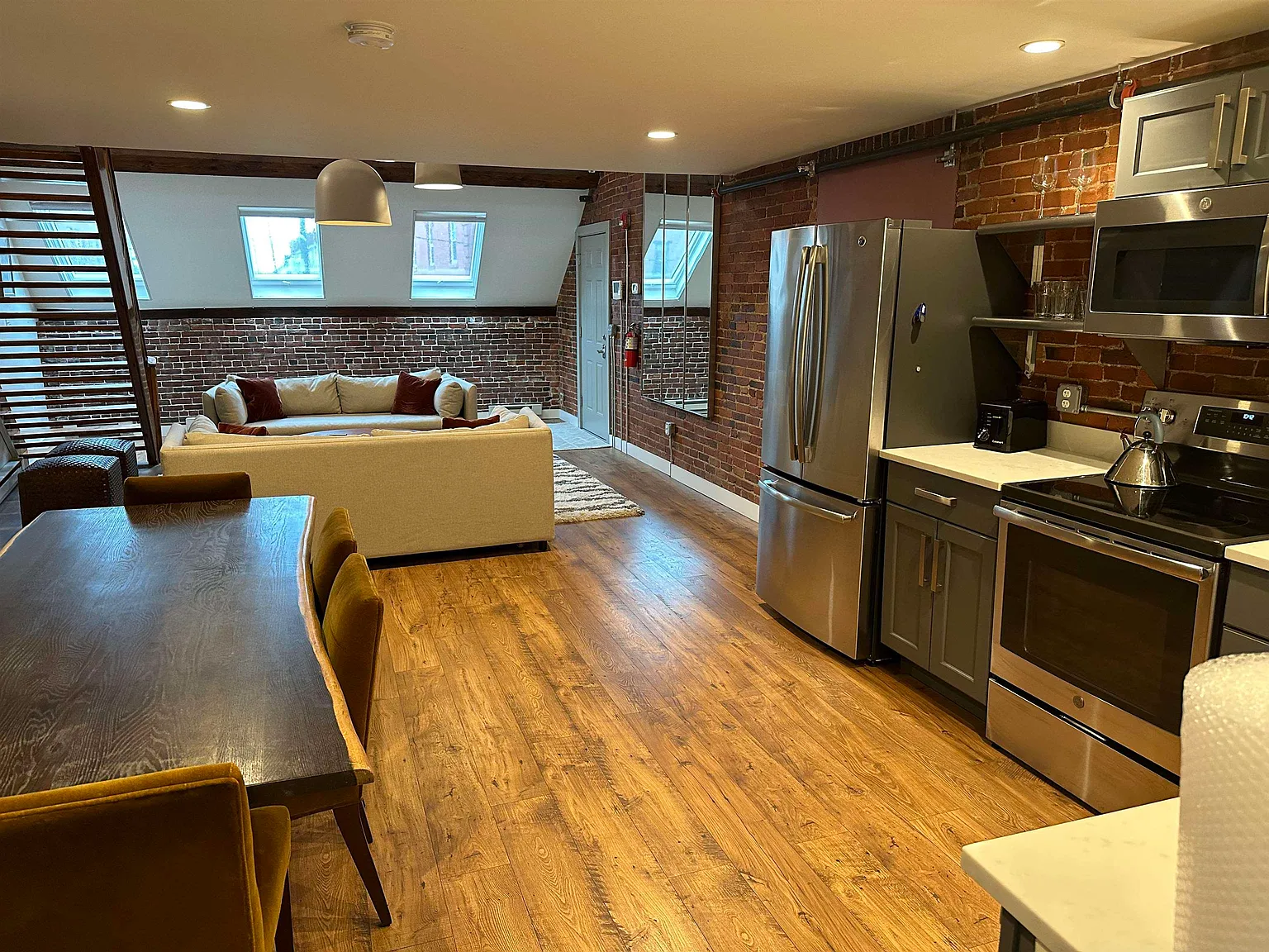 1 bed, 775 sqft, $4,200 — Photo 3
