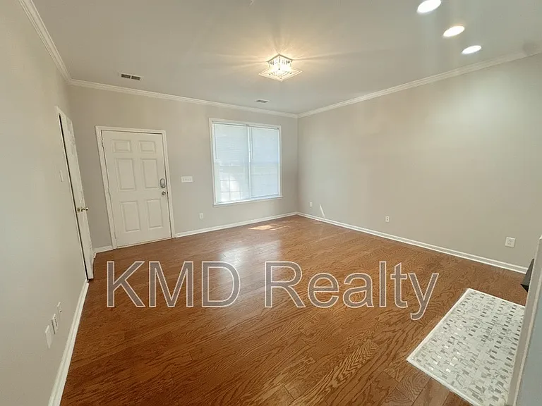 7629 Abigail Glen Dr — Photo 7