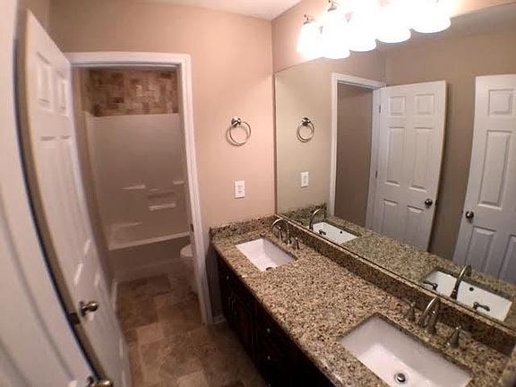 5th image of 42 Redwood Dr