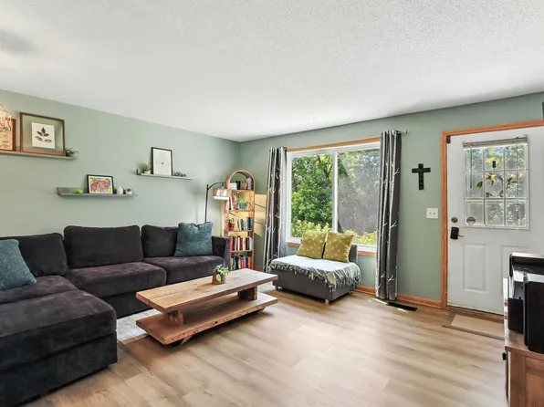 1580 Helmo Ave N, Oakdale, MN 55128