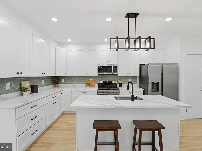 129 Hamilton St NW — Photo 10