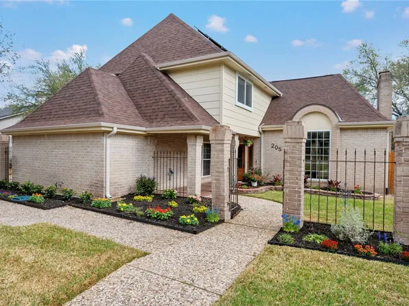 205 Ember Glow Cir, College Station, TX 77840