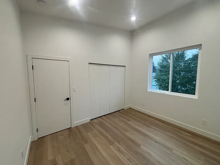 3924 W Longfellow Ave #B — Photo 8