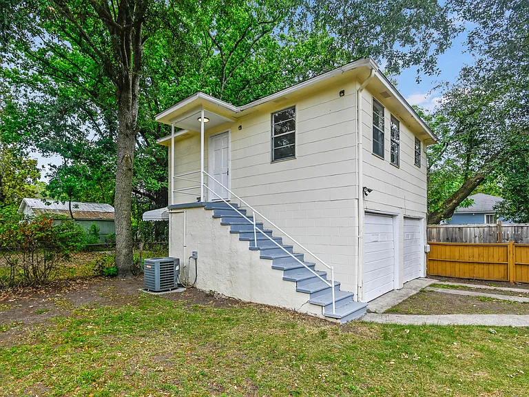 2321 Kent Ave #GARAGE — Photo 1