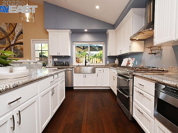 5th image of 258 Daisyfield Dr
