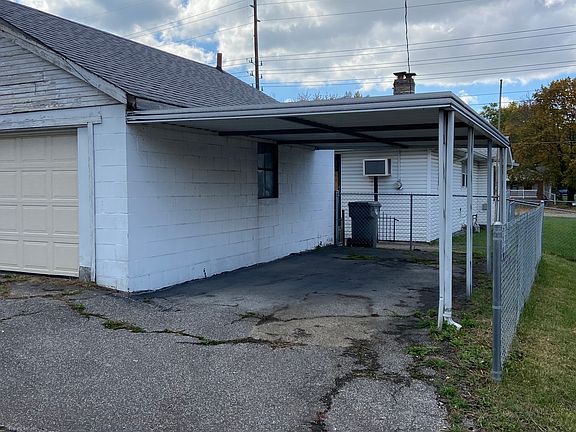 3rd image of 731 S Sherman Dr