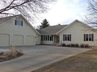 1209 18th Ave NE, Aberdeen, SD 57401