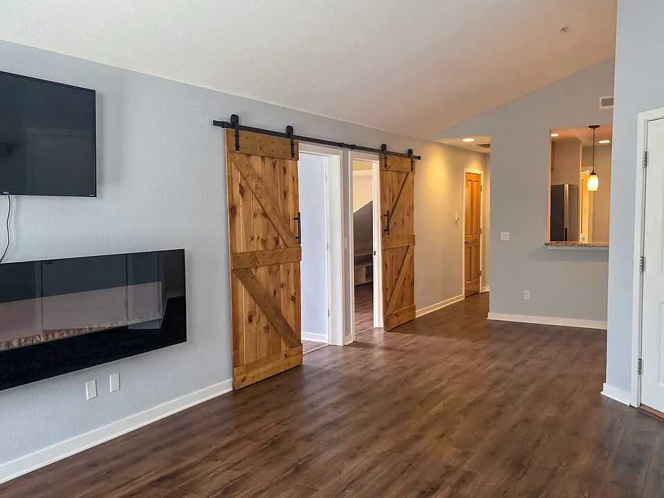 10 Farmers Ln #3-A