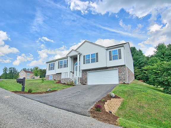 3rd image of 310 Robin Hood Dr
