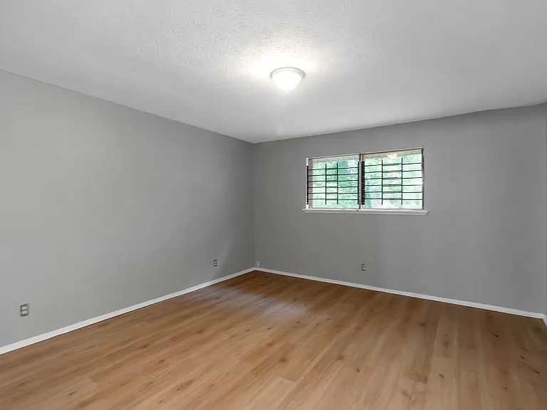 3325 Valley Bend Rd — Photo 18