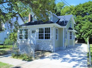 19 Hudson Pl, Hempstead, NY 11550