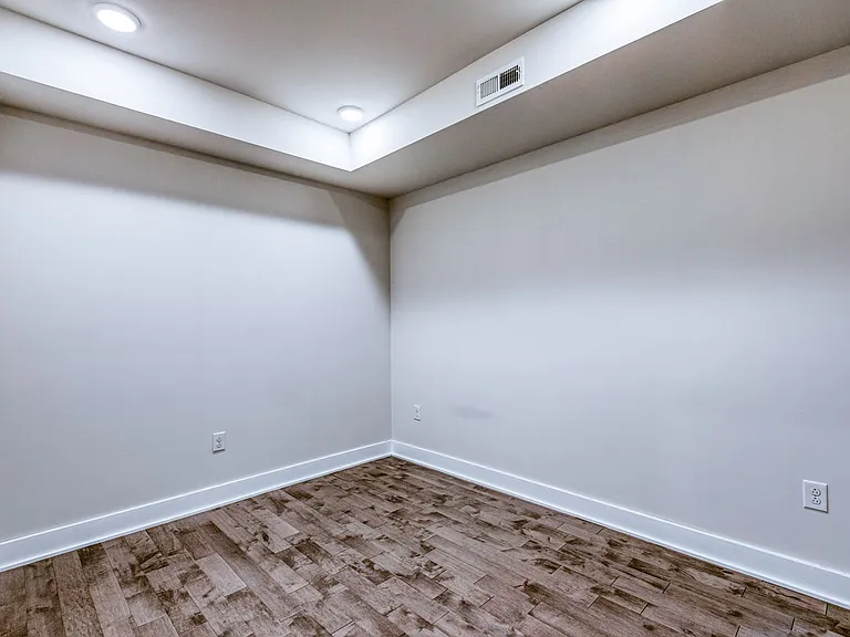Brand New Luxury Apartments — Photo 41