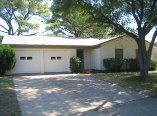 924 Piccadilly Cir, Hurst, TX 76053