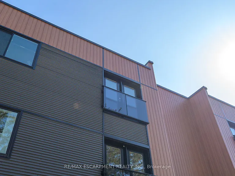 261 King St E #302 — Photo 35
