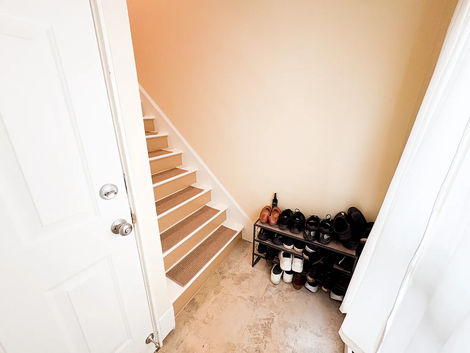 1 bed, 725 sqft, $1,895 — Photo 2