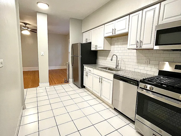 840 W Elmwood Ave #1 — Photo 1