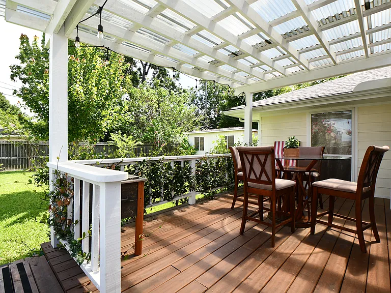 Camellia St — Photo 6
