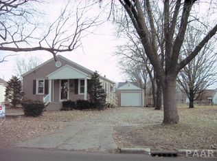 941 S Main St, Canton, IL 61520