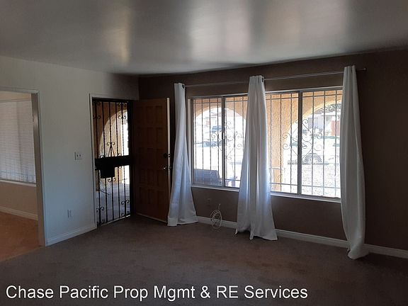 4th image of 136 Royal Oak Dr
