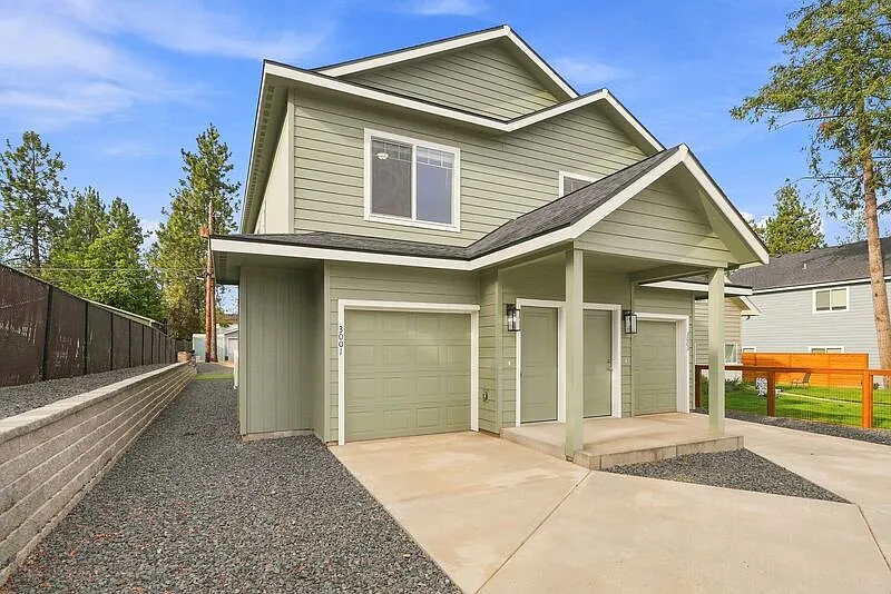 3 bed, 2.5 bath, $1,995 — Photo 2