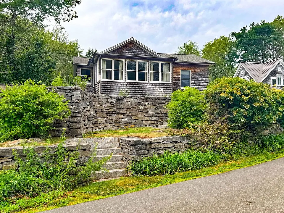 121 Old Schoolhouse Rd