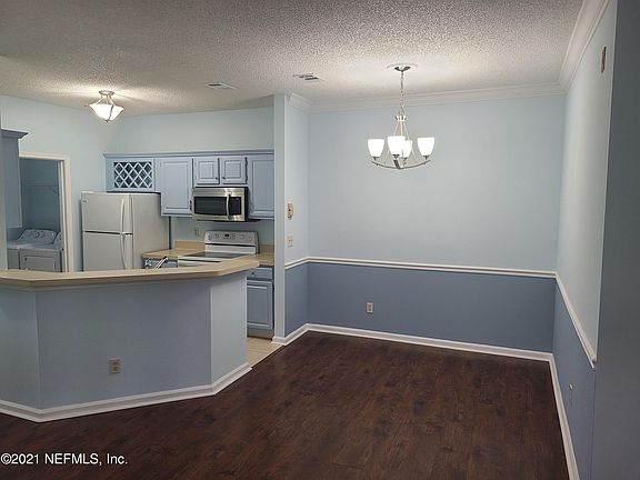 5th image of 10000 Gate Pkwy #2122