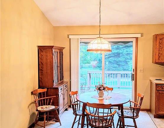 5th image of 221 Blue Spruce Ct