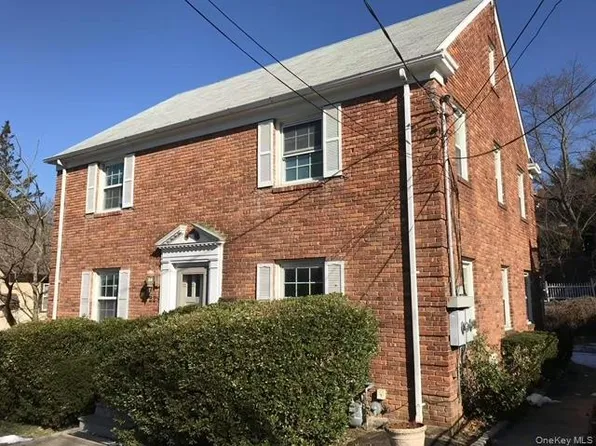 225 Thompson Shore Rd #2F, Manhasset, NY 11030